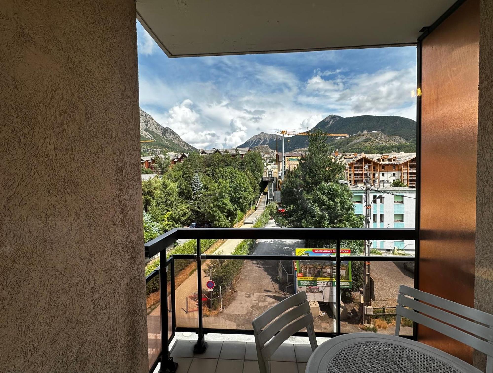 Appartement Centre Ville Pied De Piste Briancon Buitenkant foto